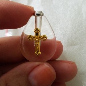 Glass pendant with dry flower